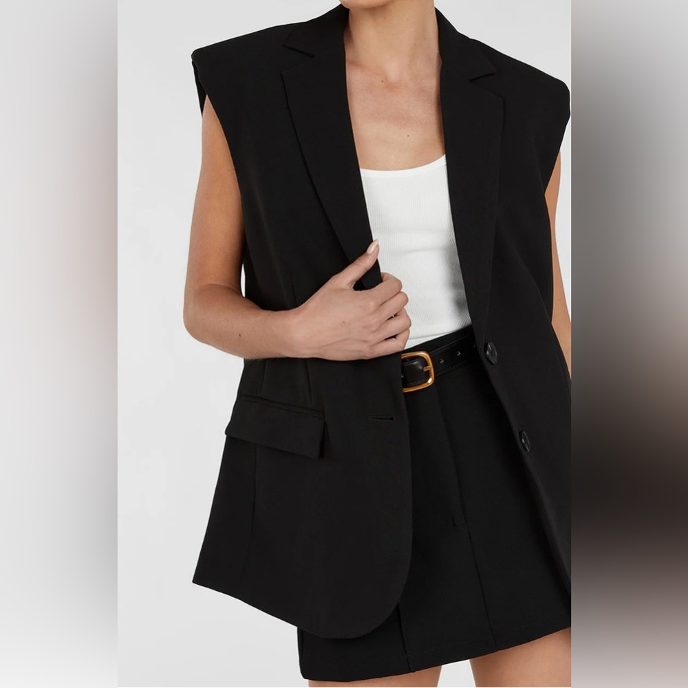 DISSH Black Sleeveless Blazer Vest
